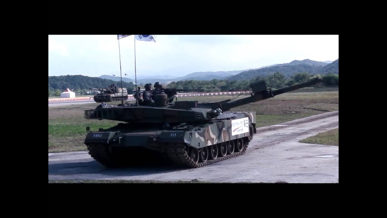 우리기술로 개발된 K200A1 장갑차 위력 시범