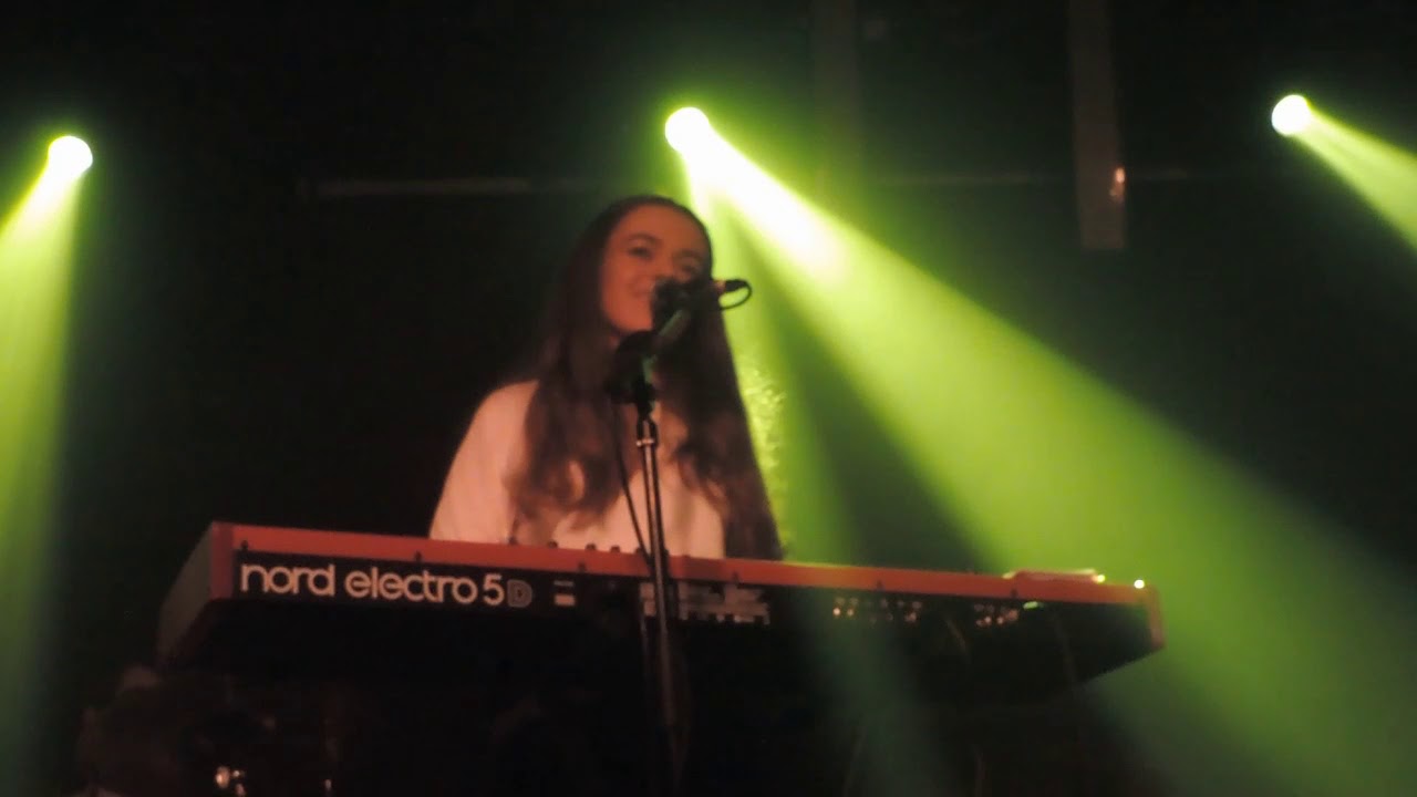 Aislin Evans @ Hoxton Square Bar & Kitchen 02/10/17