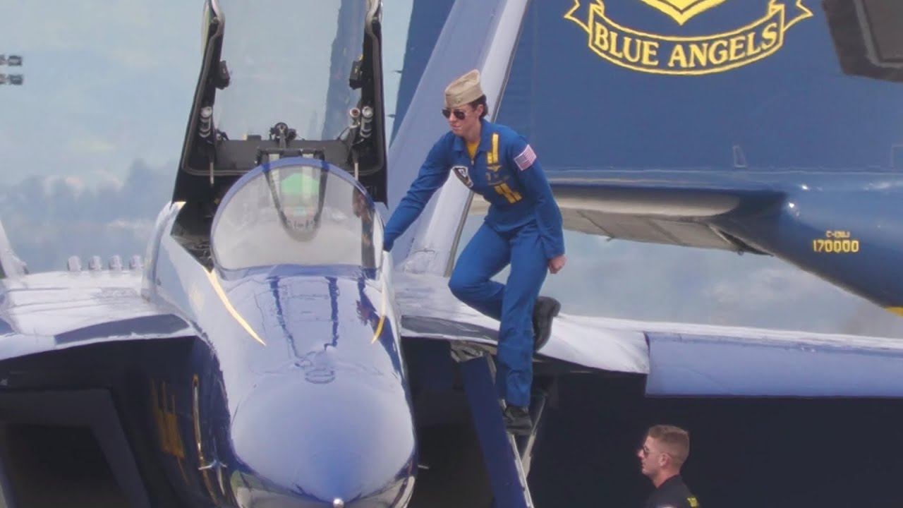 Blue Angels. Point Mugu NAS Airshow. Female Pilot LT. Amanda 