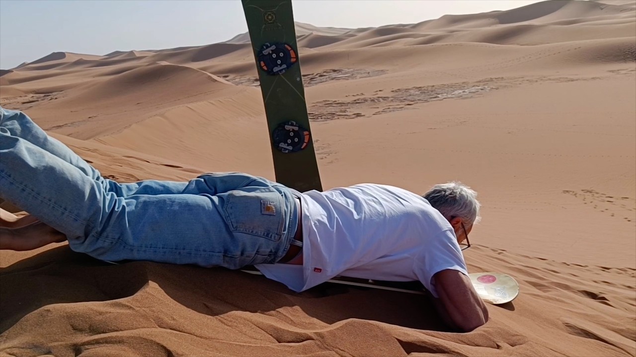 snowboard  sulle dune di sabbia del deserto a Zagora , notte in tenda #dune #deserto #marocco