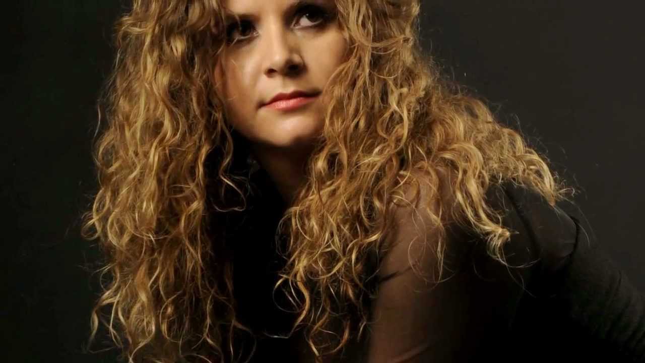 Zombie (The Cranberries) - Performed by Amy Smith
