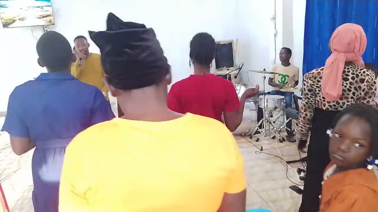THE OPENNESS OF OUR HEARTS BEFORE PRAYERS 🙏🙏, Worship with Reach out choir!