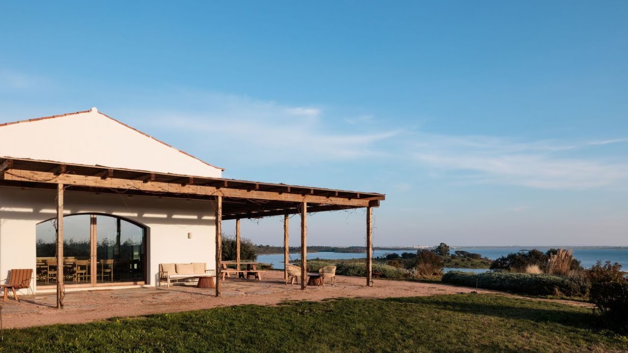 Um refúgio de luxo no Alentejo com design sustentável e vistas deslumbrantes!