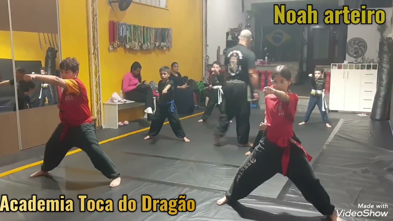 Kung Fu kids na academia Toca do Dragão 