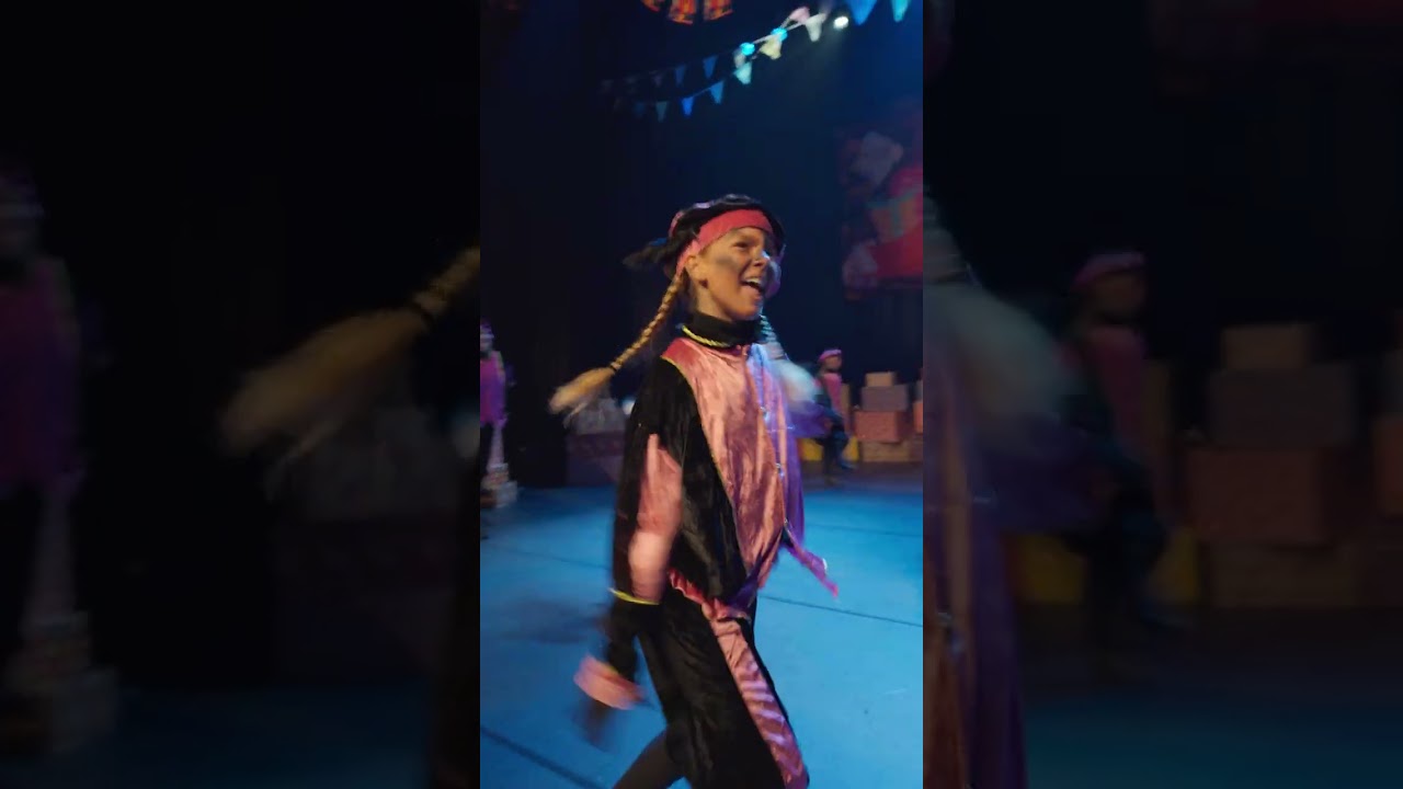 Feestje op Zee 🥳 De pietendans 2024 van Planpiet en Juffrouw Pita