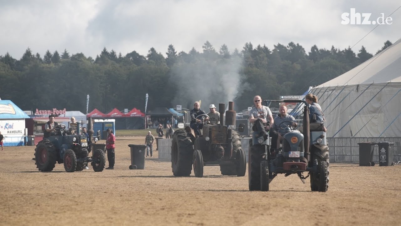 Werner - Das Rennen: Dampf und Diesel - Rauchende Traktoren auf dem Infield