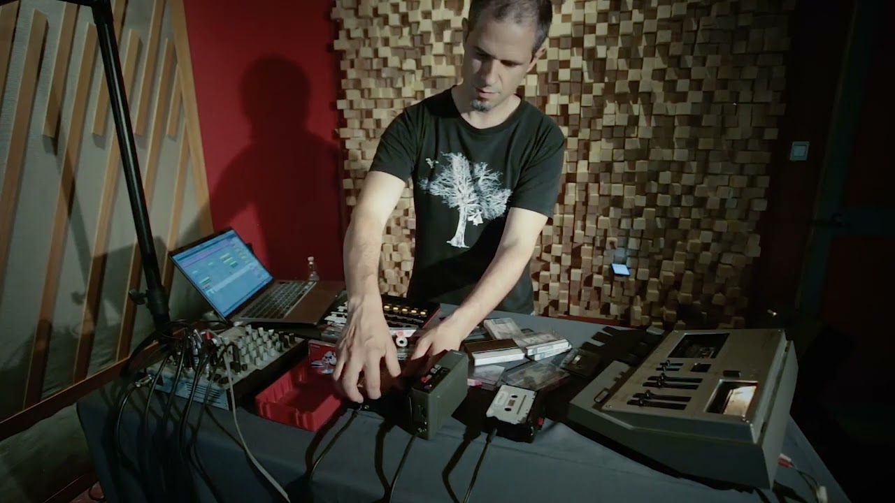 Q_d! promo live @ Redroom Studio
