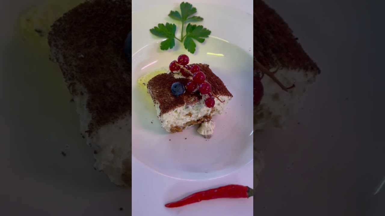 Tiramisu, das k&ouml;stlichste italienische Dessert.  Exquisite Delikatesse!