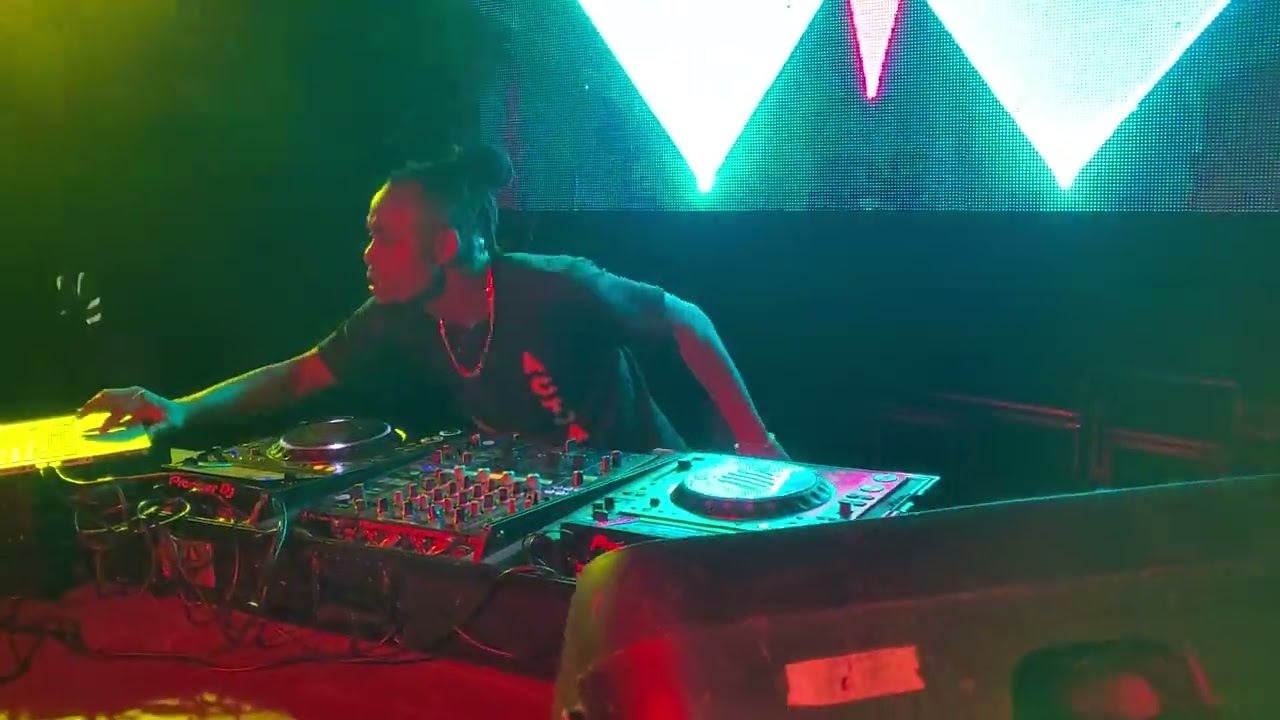 Dj LilCua Performance in Náutios Beira 2022