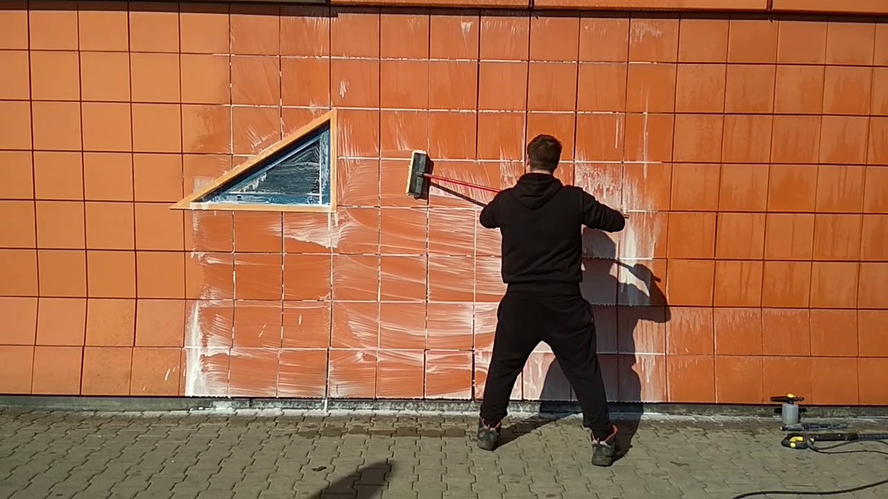 cleaning the facade - demonstration of procedure / čištění fasády - ukázka postupu