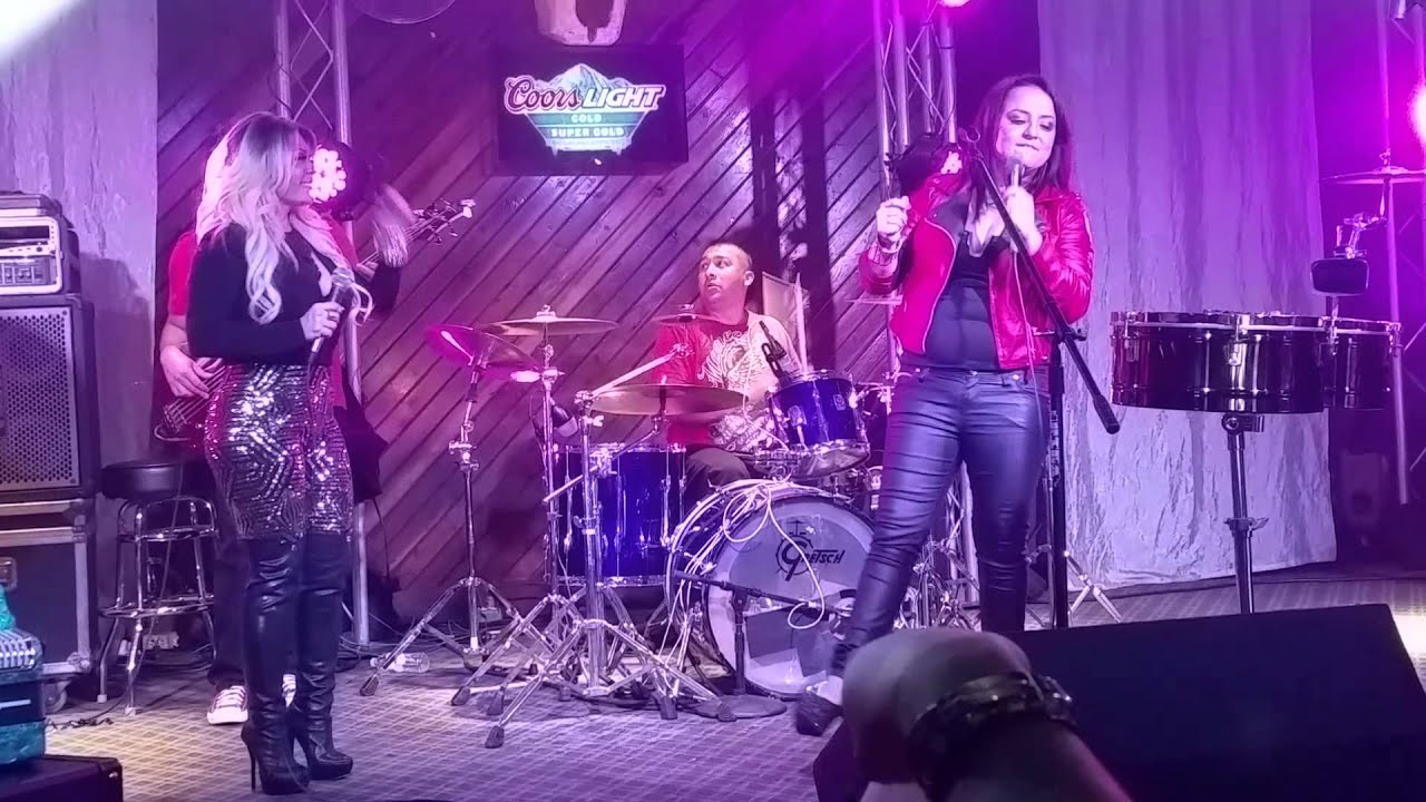 Shelly Lares/Stefani Montiel- Volver, Volver
