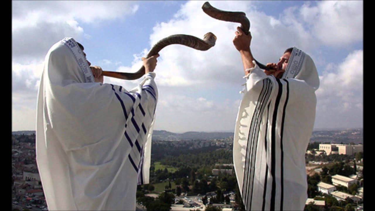 Shofar Blowing - Sound with Pictures