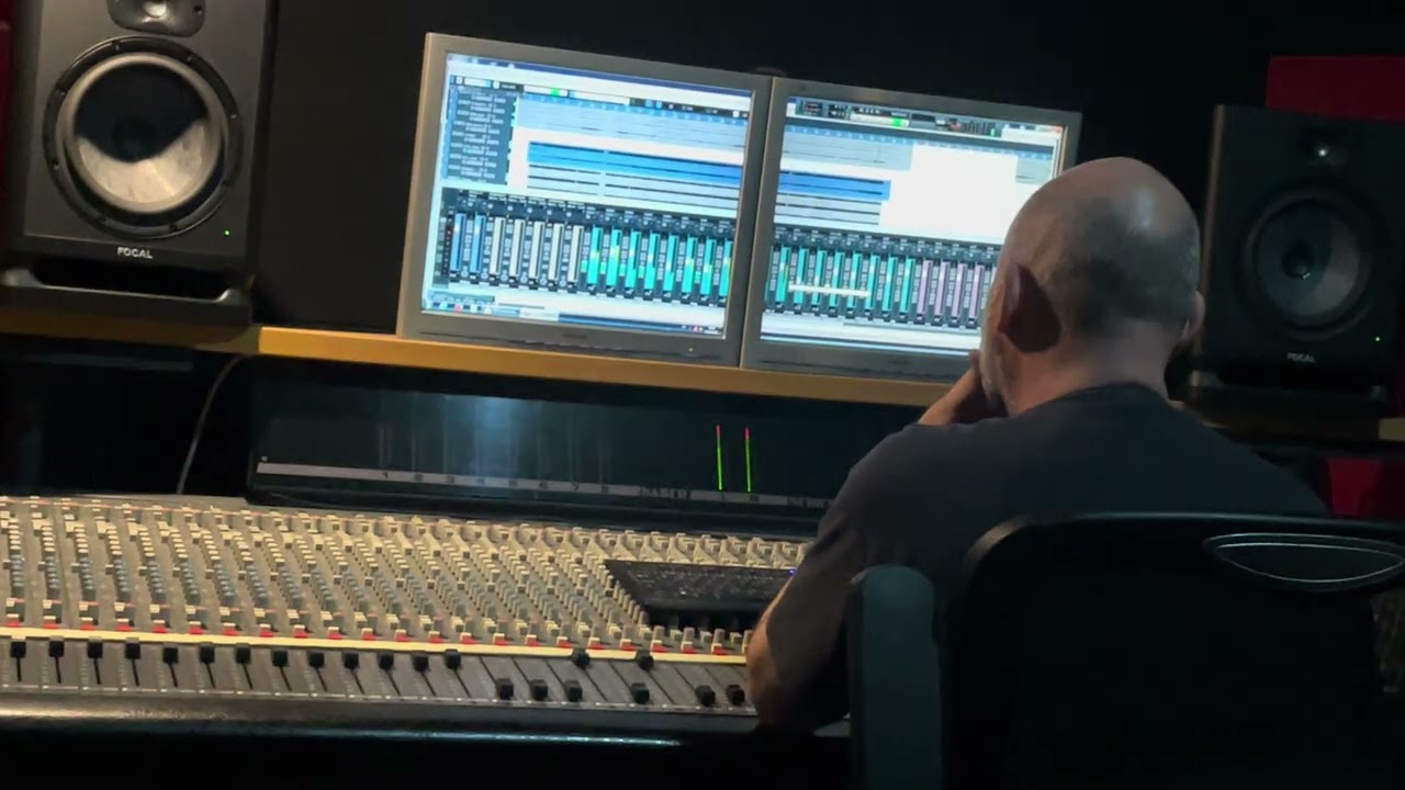 Terminal - Nahrávání basy songu Mrtví a pohřbení Studio Davos 2025