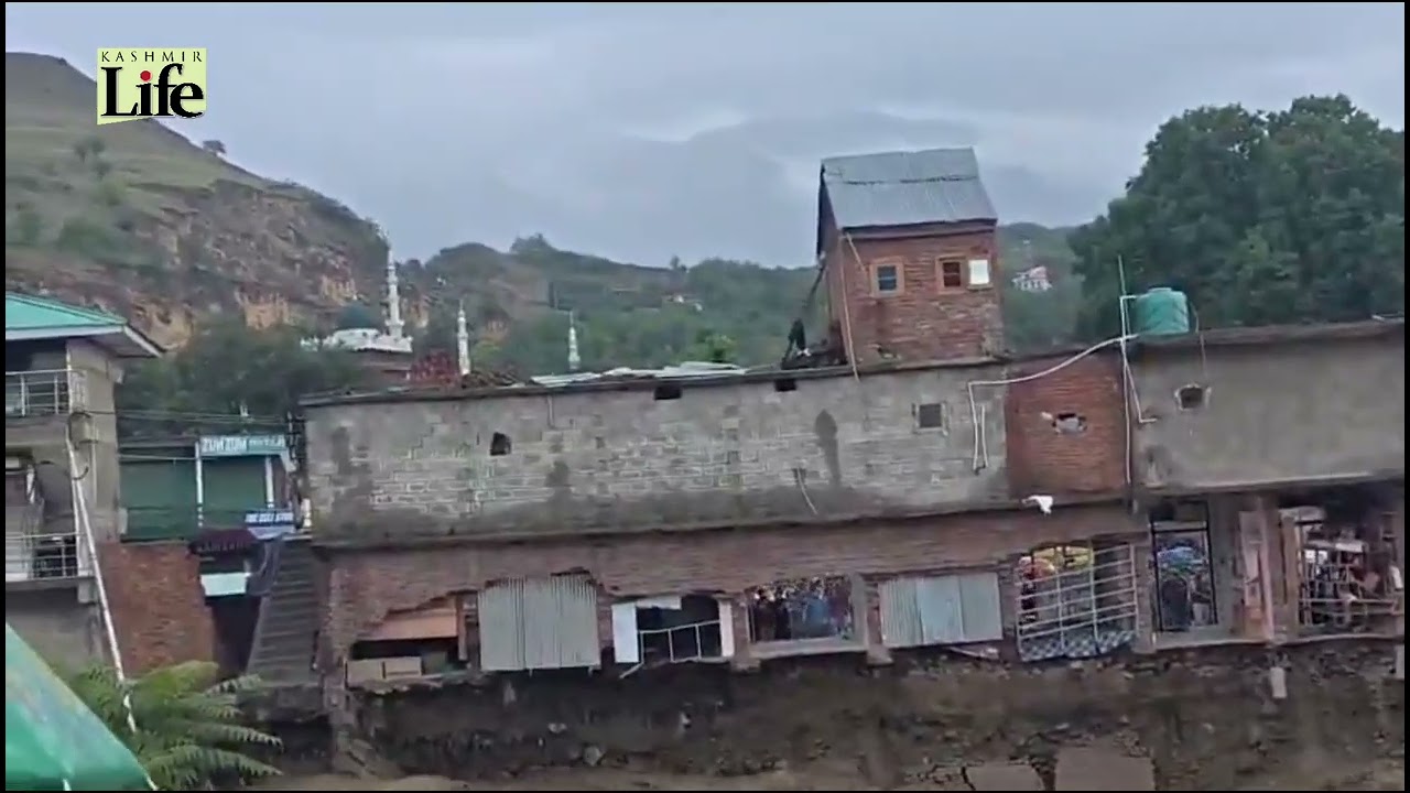 Scenes From Beerwah as Shops Vanish in Floods