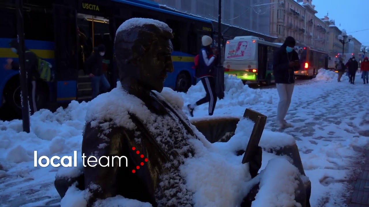 Cuneo, la prima neve: la città si sveglia imbiancata
