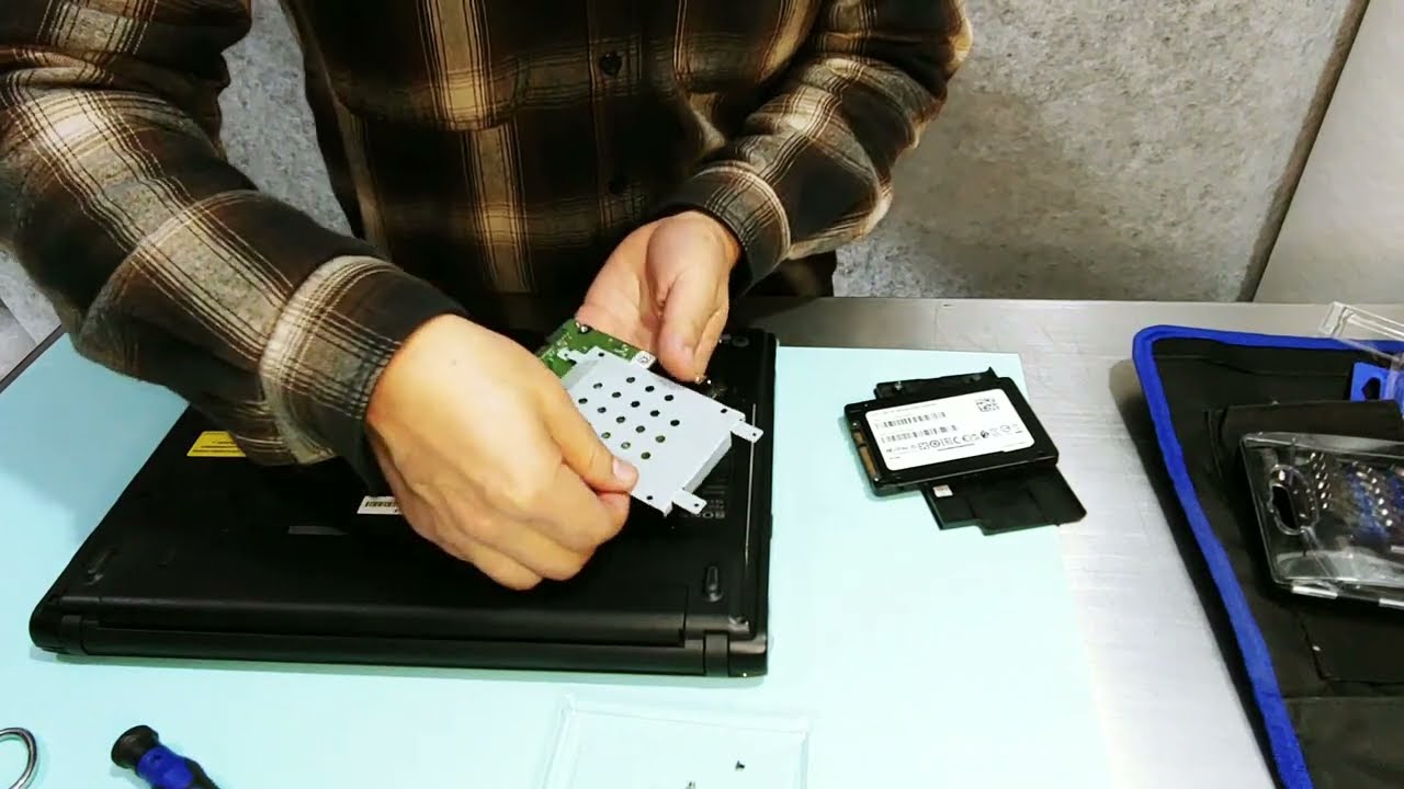 💽💻 Actualiza tu Sony Vaio: Cambio de disco, mejora de RAM e instalación de Windows 10 SVE141D11U