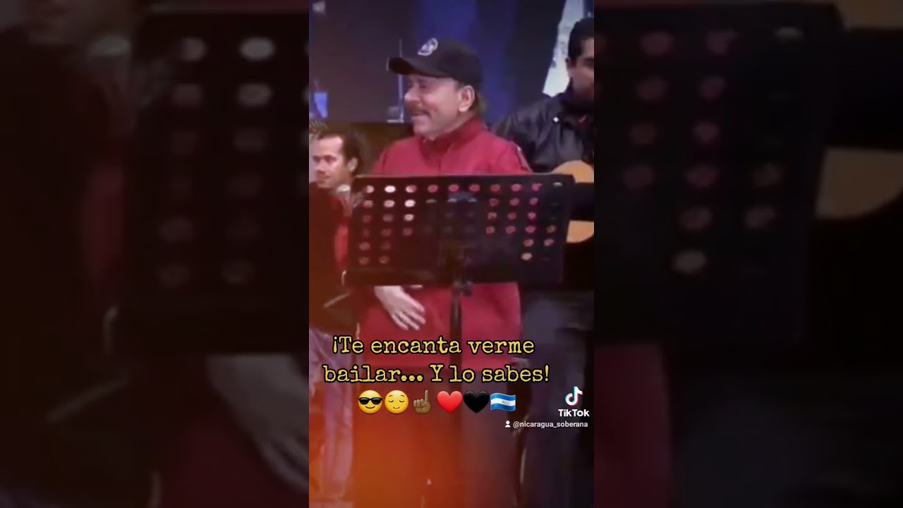 Comandante Daniel Ortega bailando.