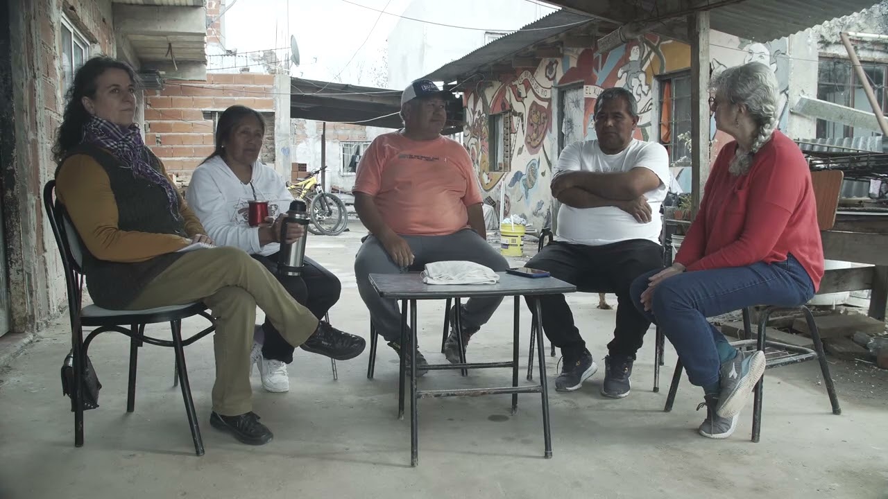 Los brazos del río. Barrio toba La granja (La Plata) (Trama intercultural, 2025)