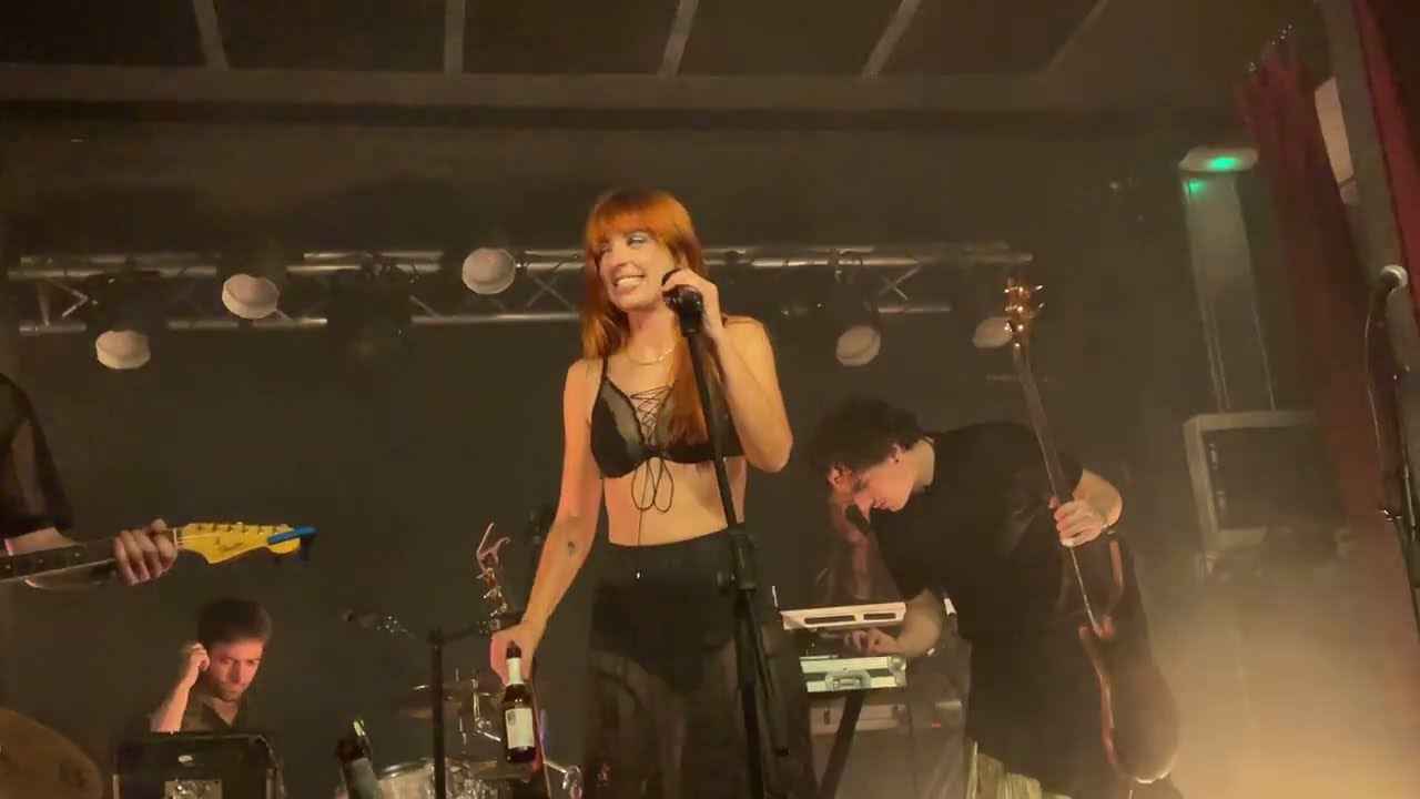 CHICA SOBRESALTO - El Hogar (Live Sevilla 2024)
