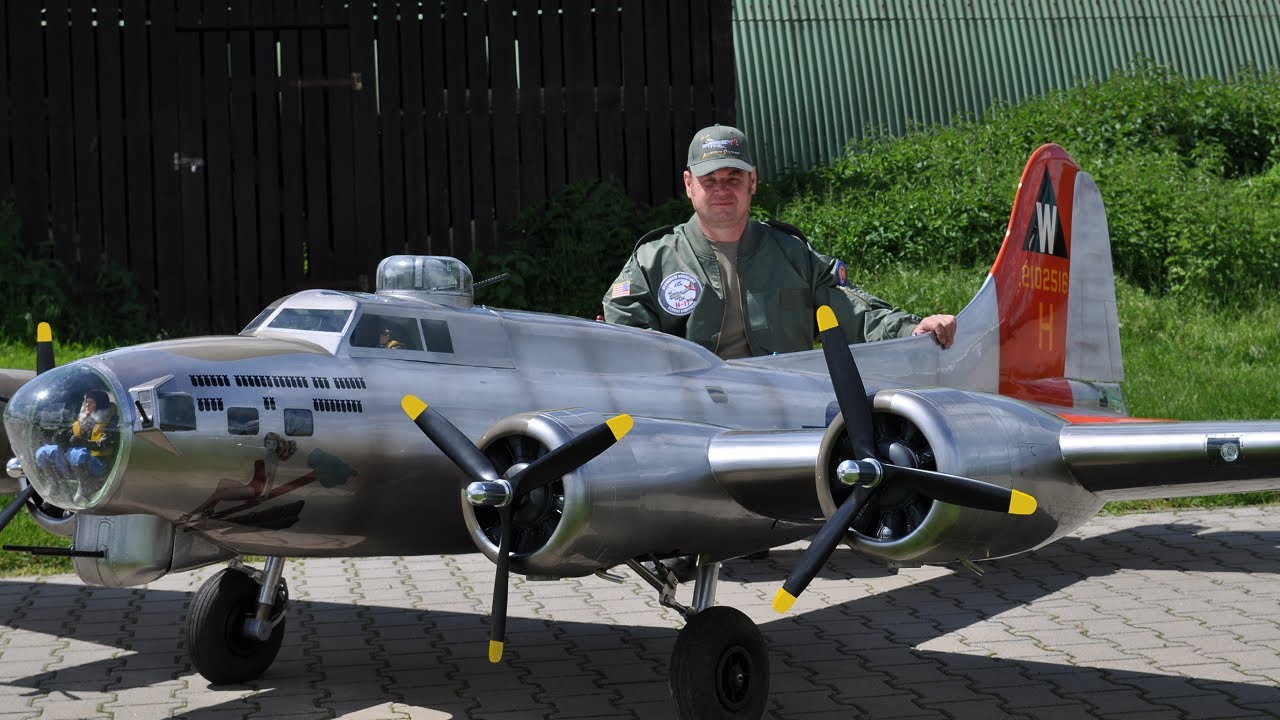 19 ft. B-17 Flying Fortress - Aluminum Overcast