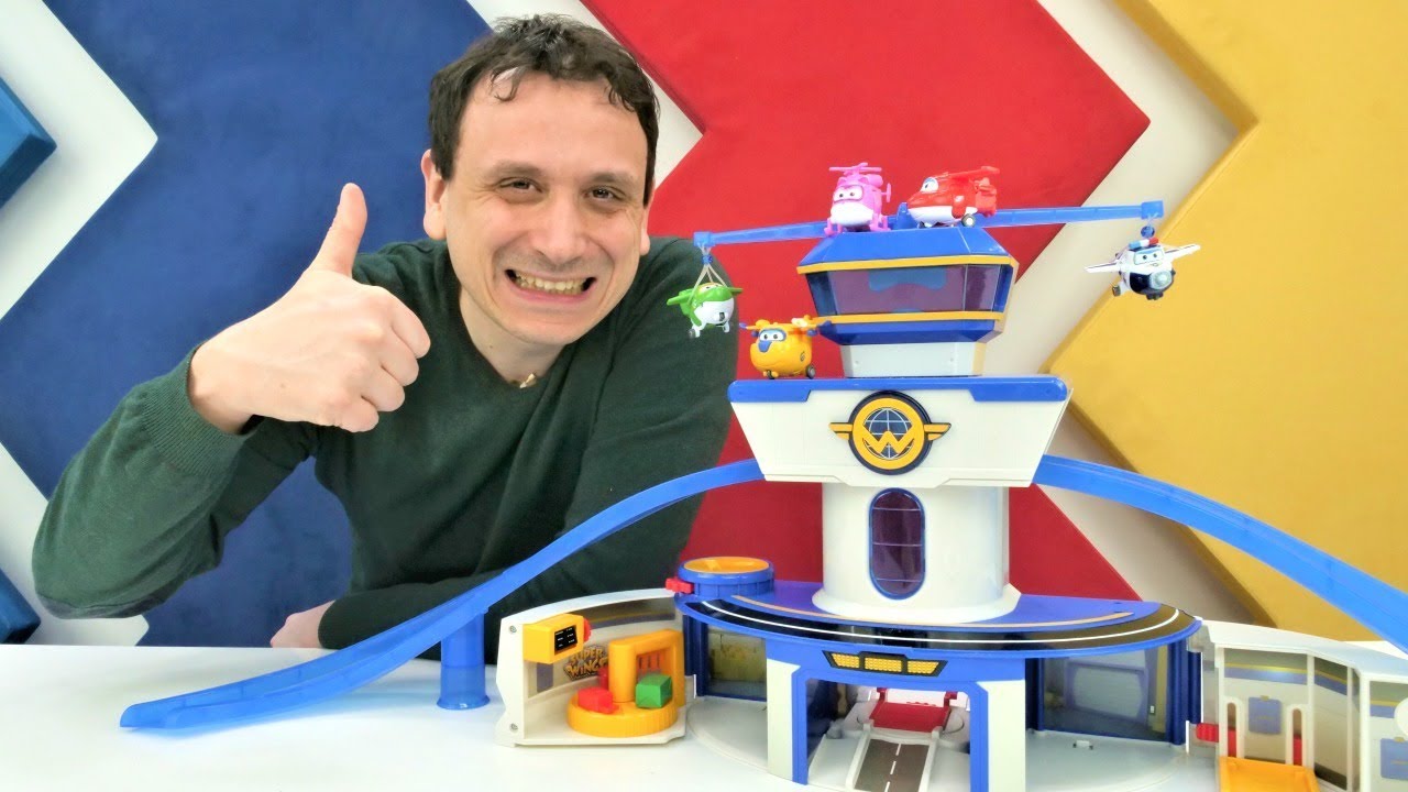 Video per bambini. La macchine nell' aeroporto.