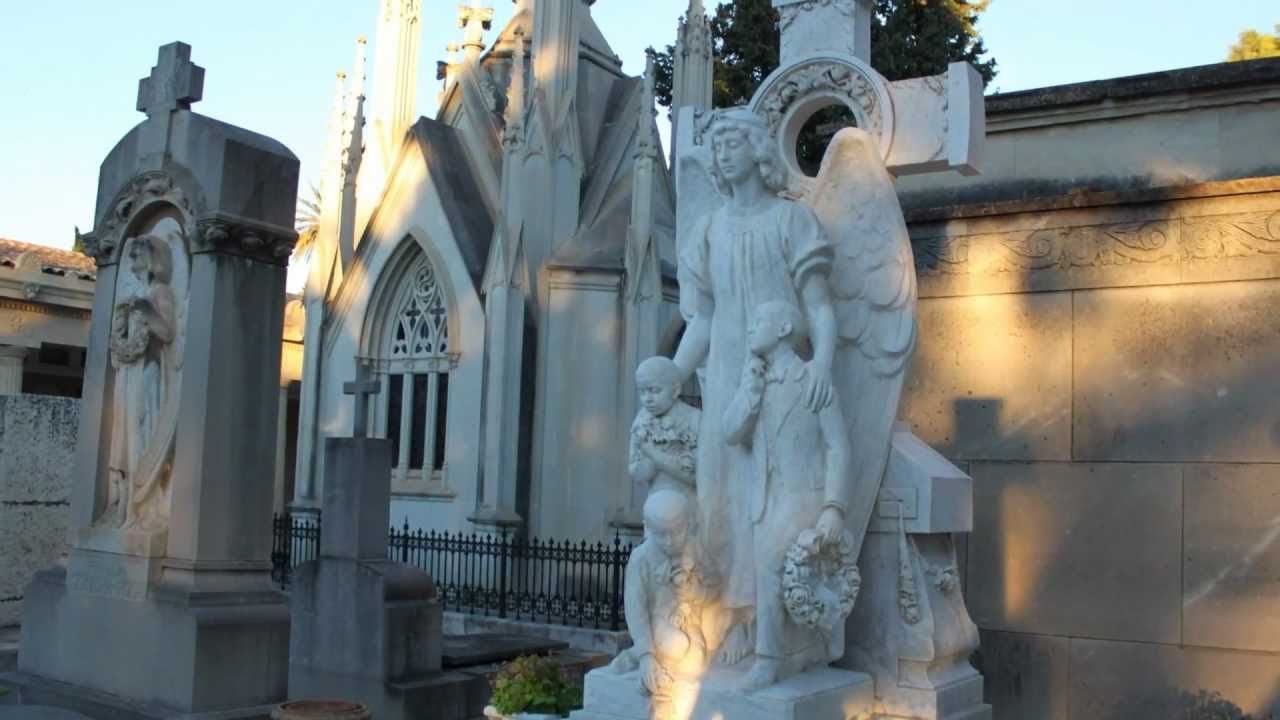 Arte y esculturas en el cementerio de Valencia