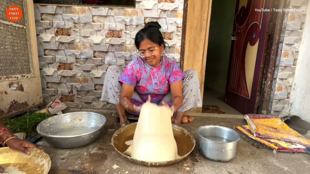 Matka Roti made by Nagpur laddies | Indian Street Food