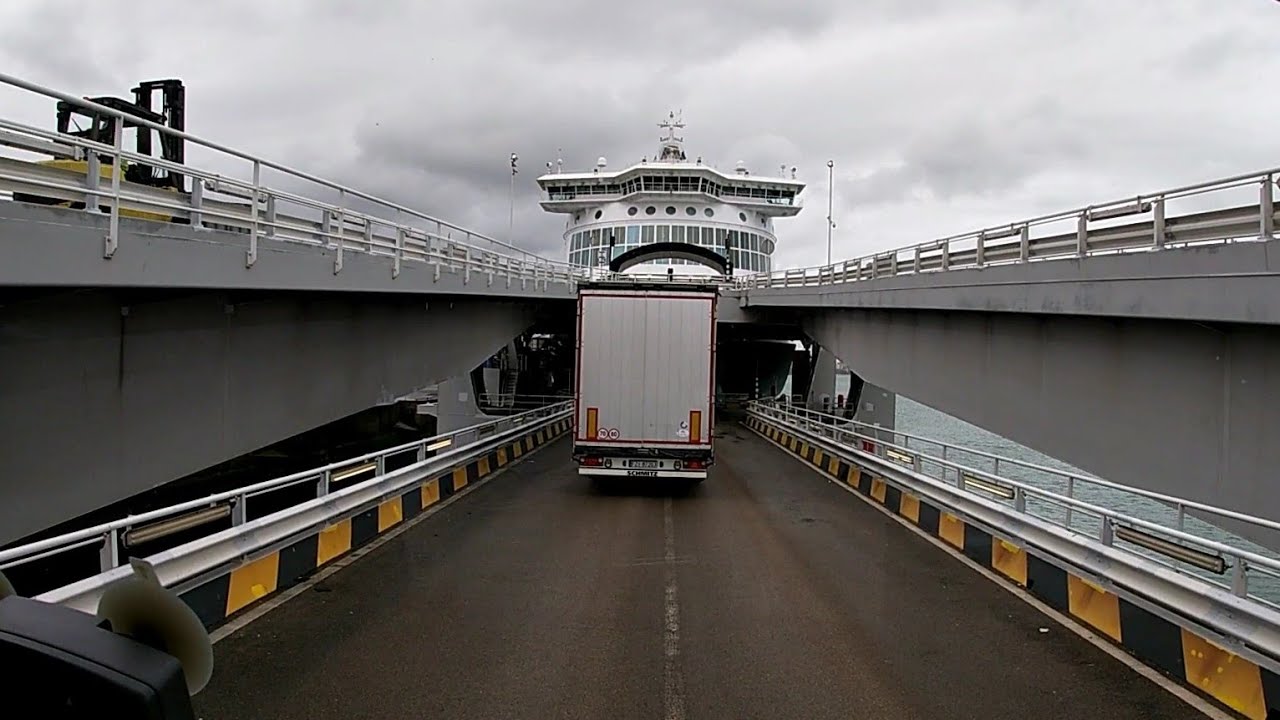 Manş Denizini Tırla Ge&ccedil;mek. Turkish Truck in Dfds