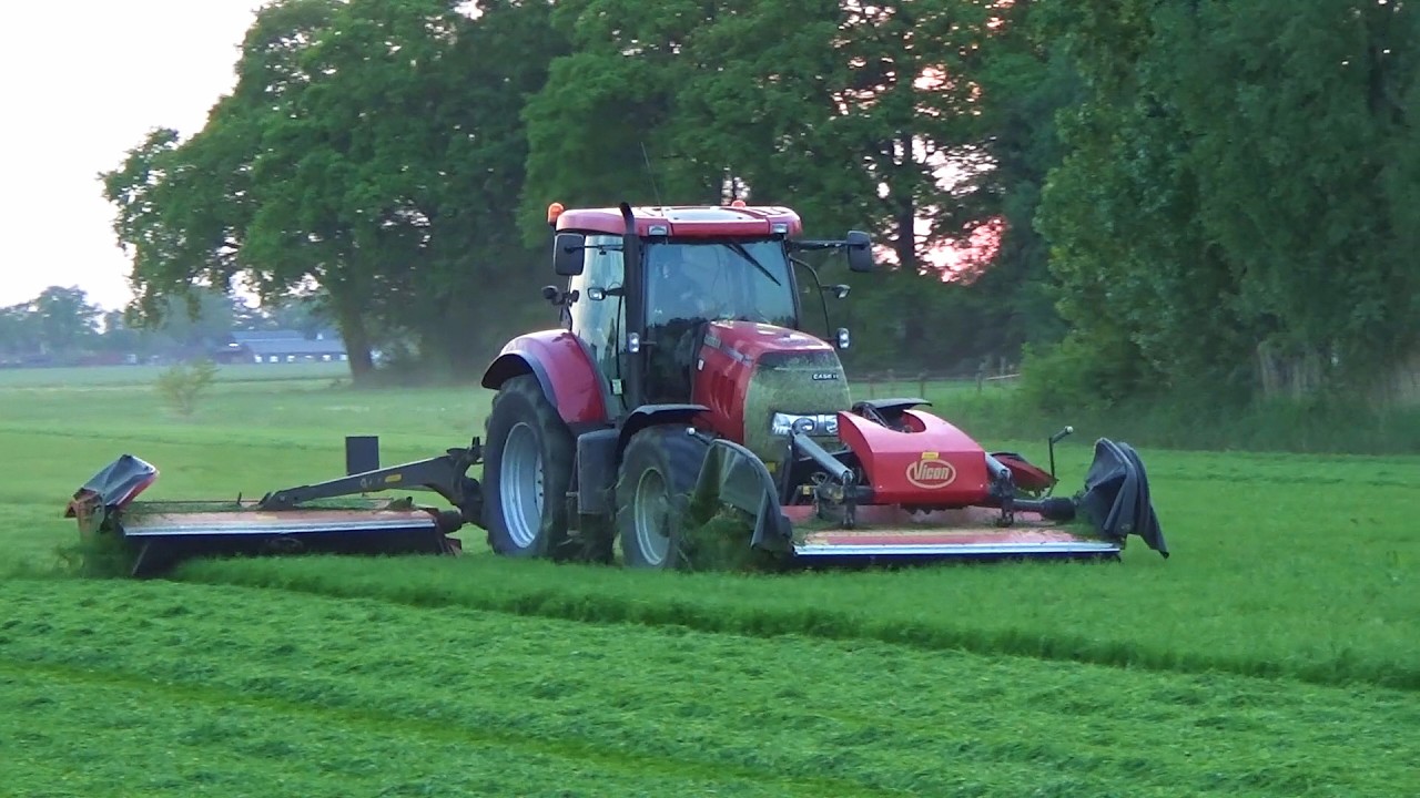 Case IH mowing silage