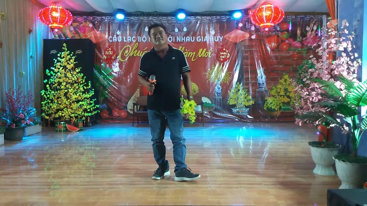 SÂN GA CHỈ CÓ MỘT NGƯỜI // HUỲNH DŨNG
