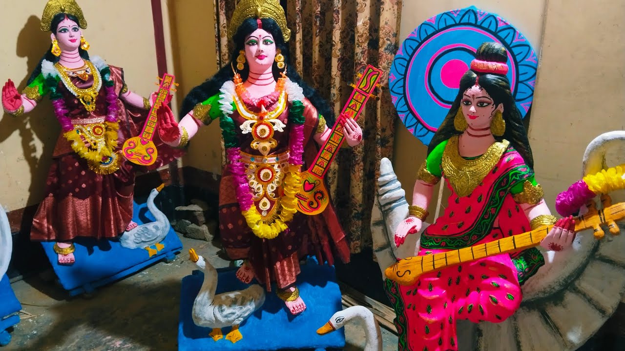 সরস্বতী ঠাকুর রং করার কিছু মুহুর্ত 💗💗🌺🥰🥰🥰🥰।।