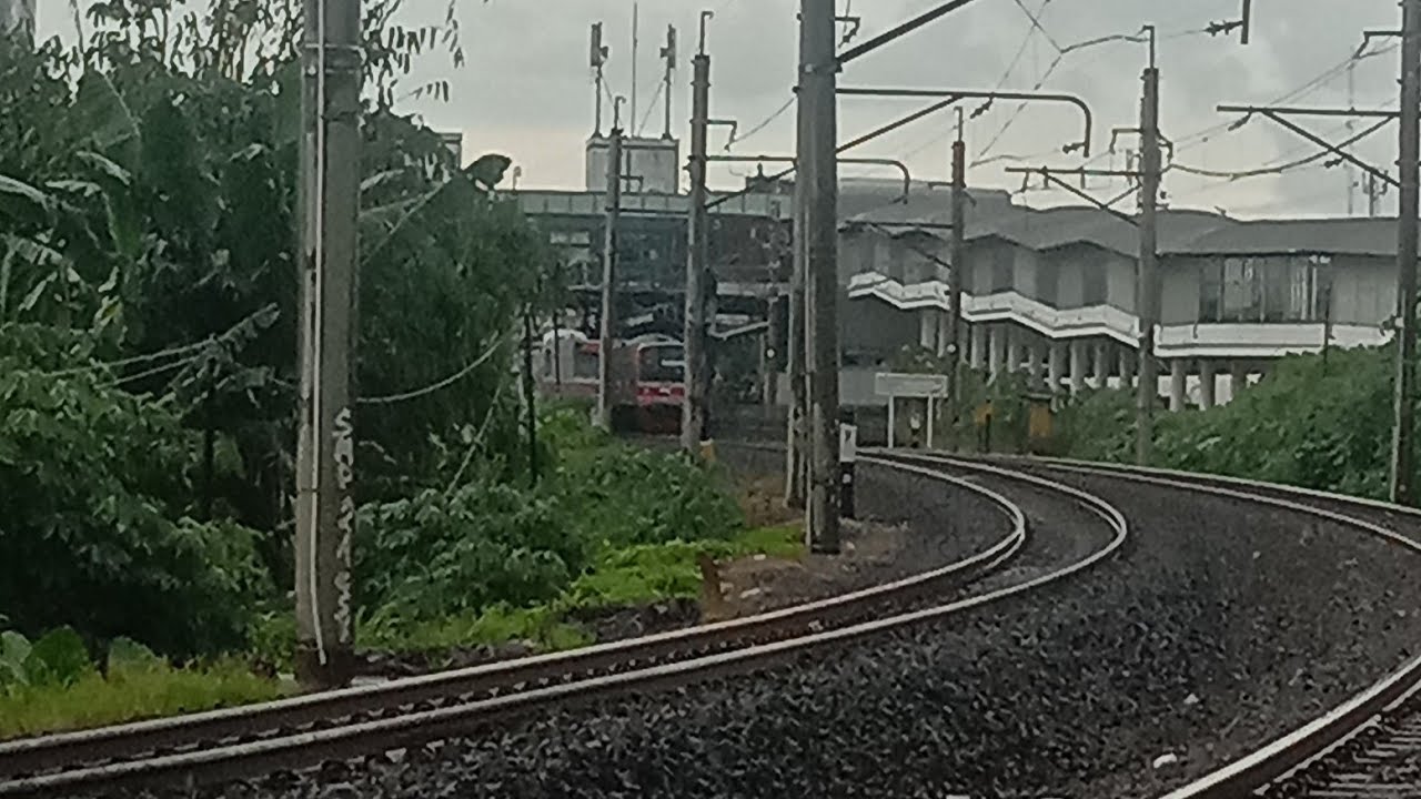 Kumpulan krl di stasiun cisauk. jr 205 tm 6019
