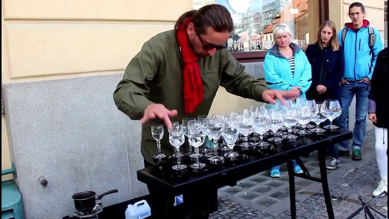 Hra na skleničky - Glass Harp