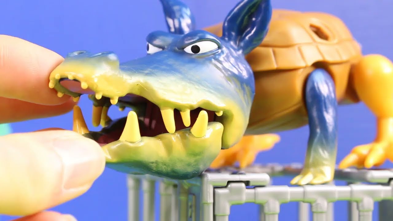 Wild Kratts save animals from villians | Superhero toys