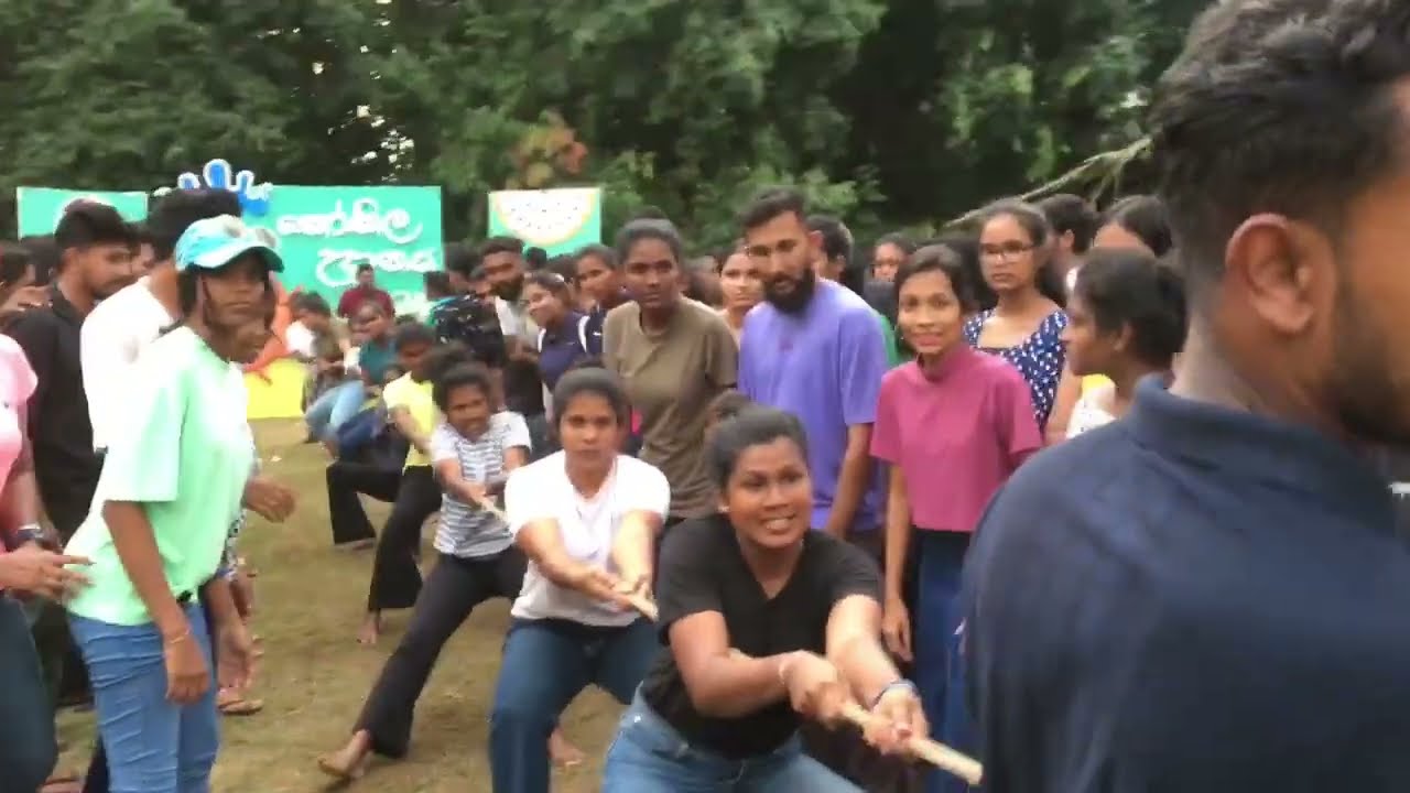 ජපුරේ කොල්ලො කෙල්ලො කඹ අදිනවා දැකලා නැද්ද😎 එක අමුතුම ගැම්මක් ❤️chanel එකත් subscribe කරමූ😊like share