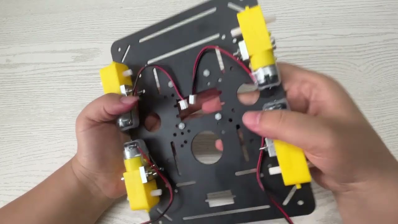 Installation of OSOYOO FlexiRover Basic Robot Platform for UNO: Running TT motor with flat wheels