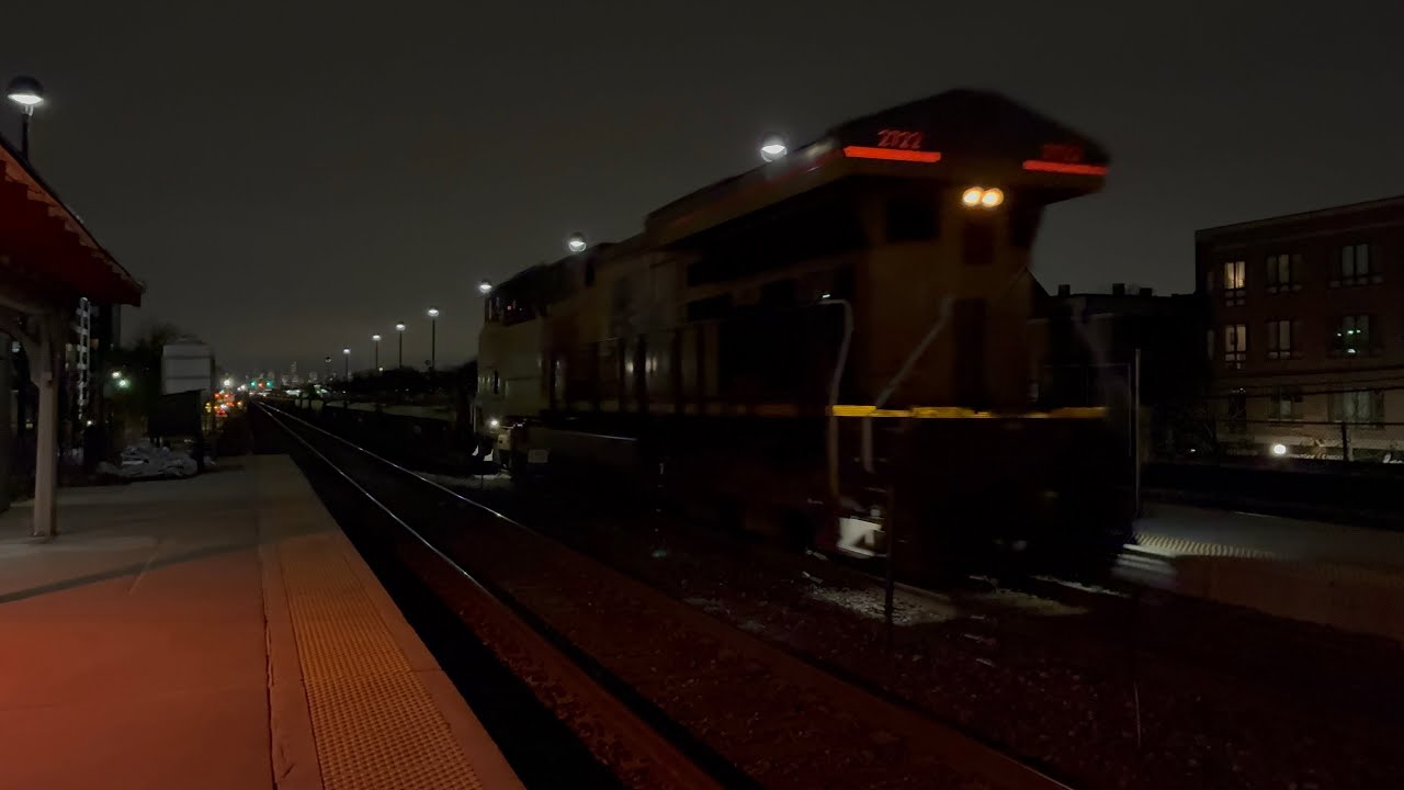 UP 2722 leads a Baretable train + METRA INBOUND TRAIN in oak park, IL