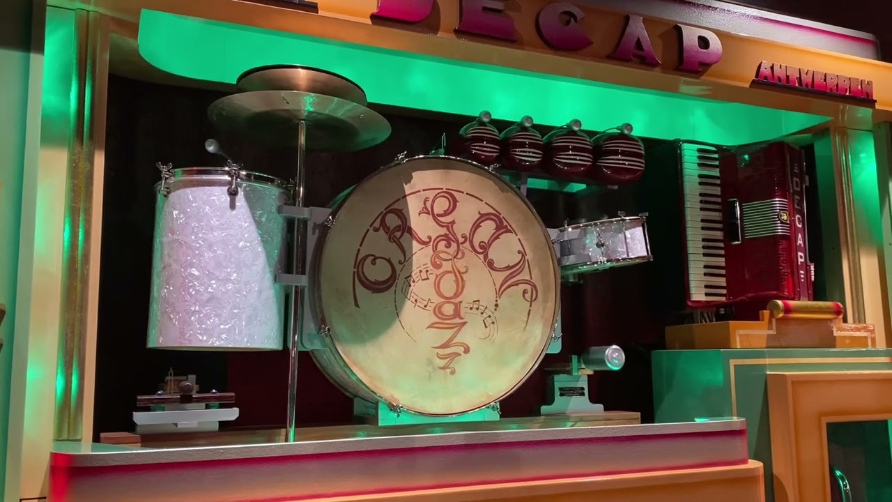 “The Lambeth Walk” played on a Decap dance organ