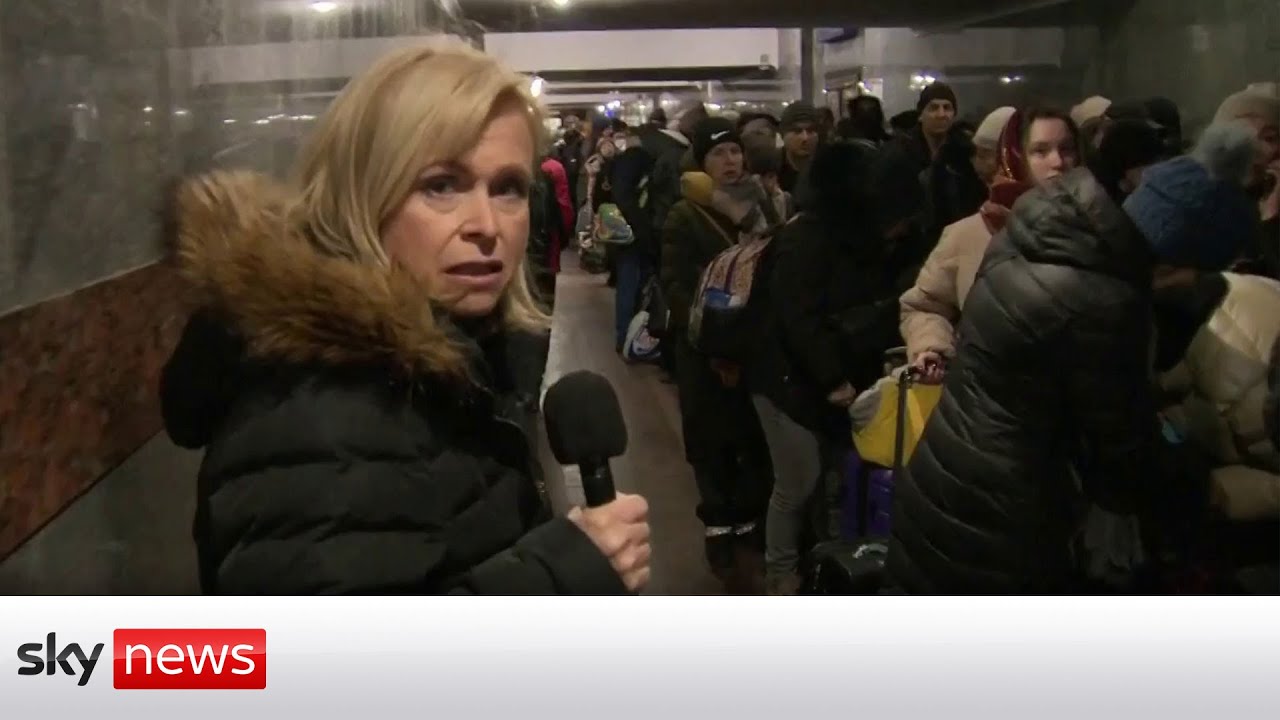 Ukraine War: Sky presenter with queues of people trying to leave Ukraine