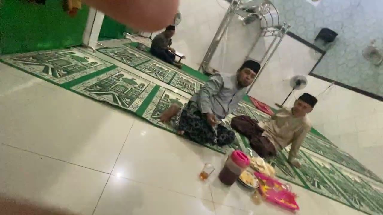 azmi membqca bersama quran