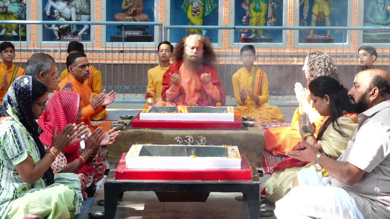 Sacred morning yagna at Parmarth Niketan Rishikesh