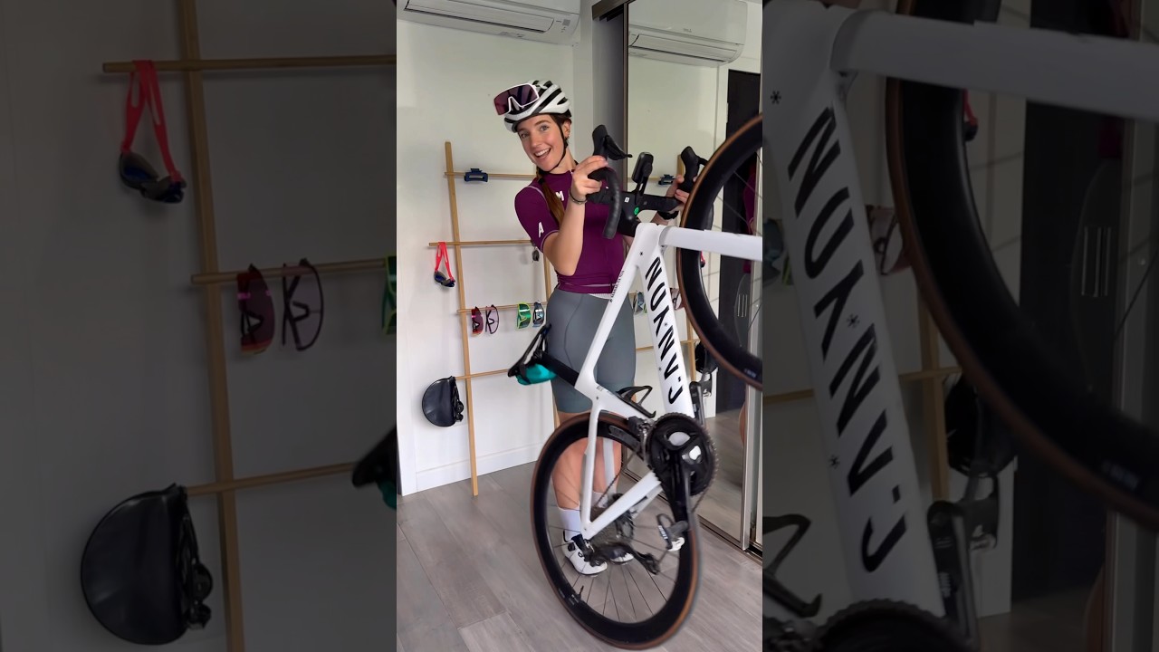Przygotujcie się ze mną na jazdę na rowerze! 🚴&zwj;♀️ #cycling #cyclinggirl #cyclinggear