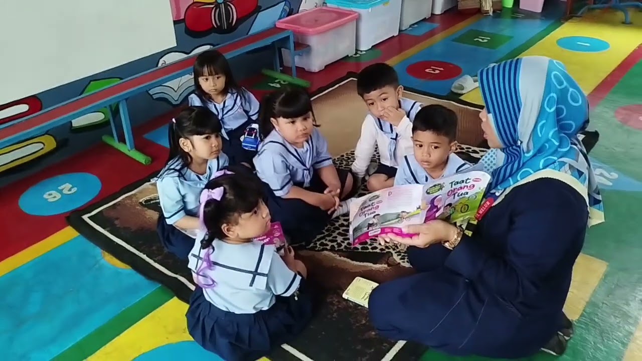 Kegiatan Pojok Literasi kelompok bermain
