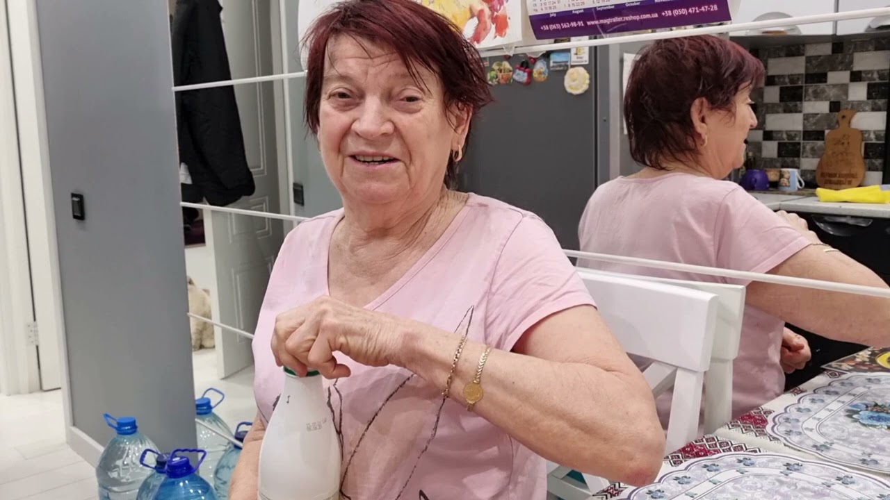 Мама упала . Купил продукты а тут сюрприз