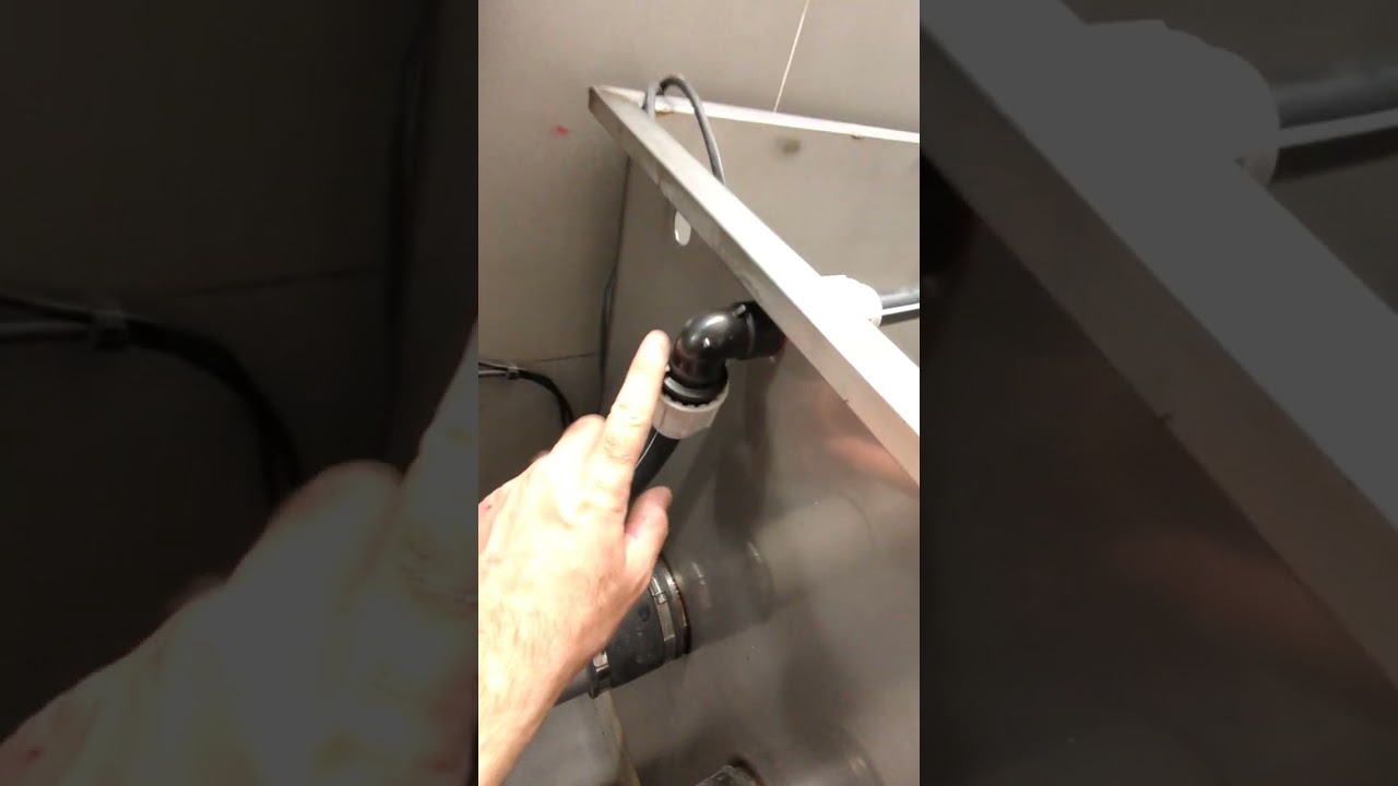 Présentation des travaux de filtration en cours pour Vivier koï haute qualité par azur bassin