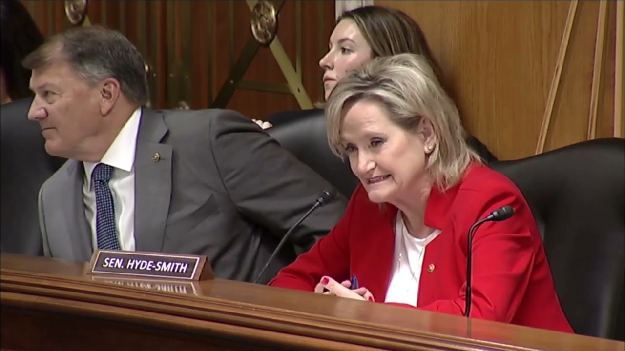 Senator Hyde-Smith and VA Secretary Collins Discuss Budgetary Challenges