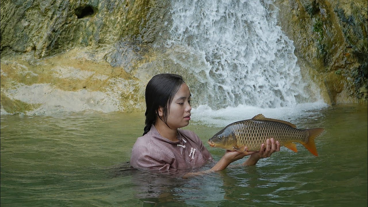 A rare fish species, seldom seen in Vietnam, unexpectedly fell into the hands of Ly Thi Di.