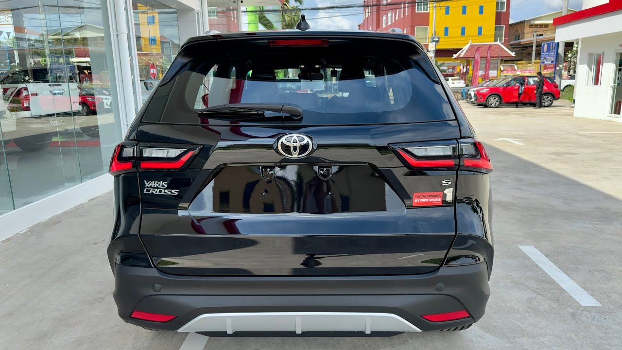 First Look ! 2024 Toyota Yaris Cross 1.5L - Luxury Small SUV | Black Color