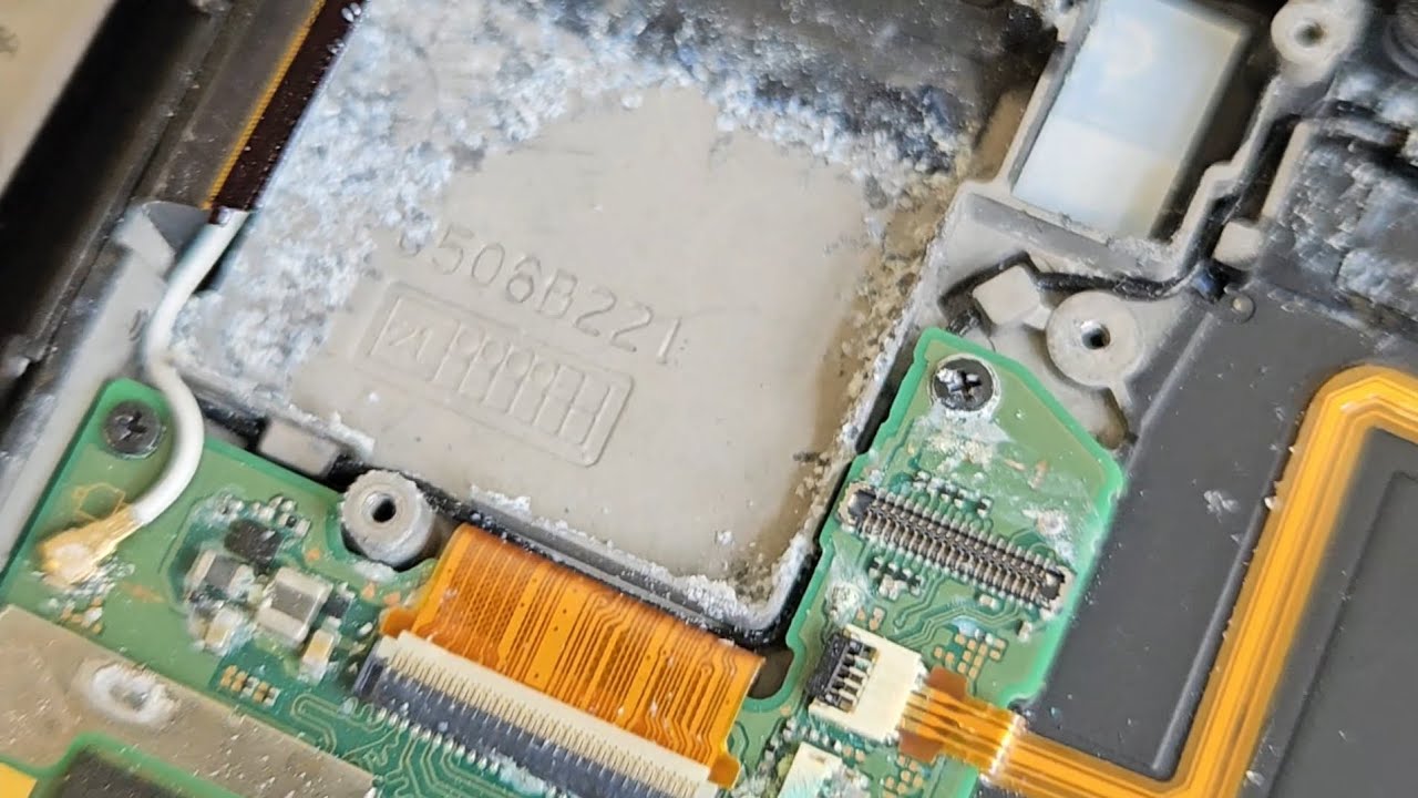 Repairing WORLD'S MOST CORRODED Nintendo Switch (liquid damage)