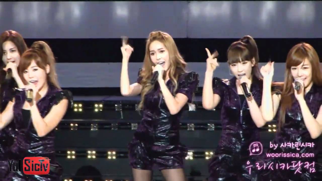 [100828] SNSD Yulsic 율싴 Fancam Moment # 59 - Expecting Someone?